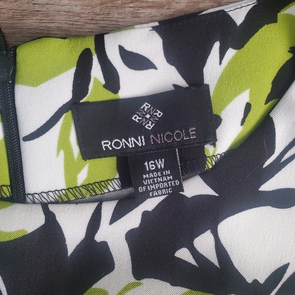 Ronni Nicole Sleeveless Dress - Picture 2 of 3